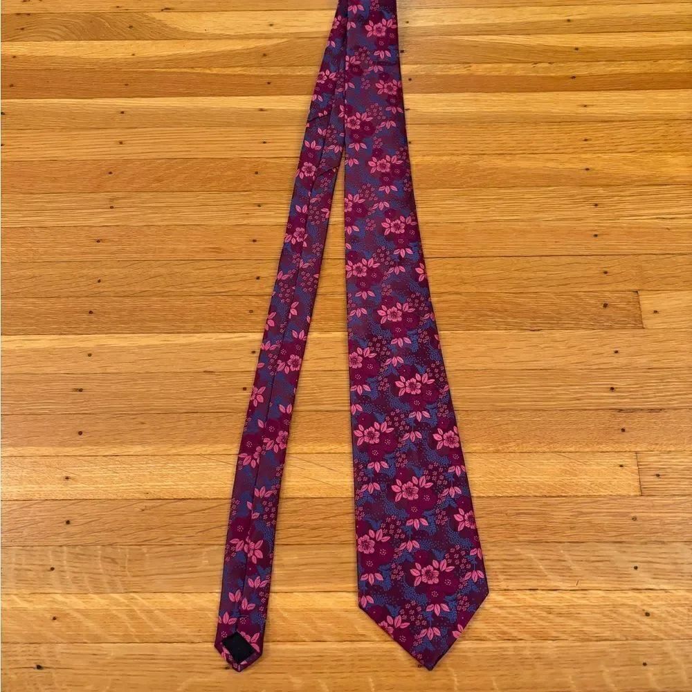 Brioni 100% silk pink/purple floral tie